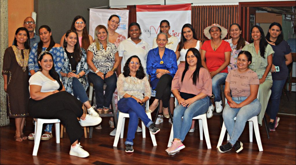 entidad lider colombia promueve emprendimiento femenino, mujeres emprendedoras, programas educacion emprendimiento